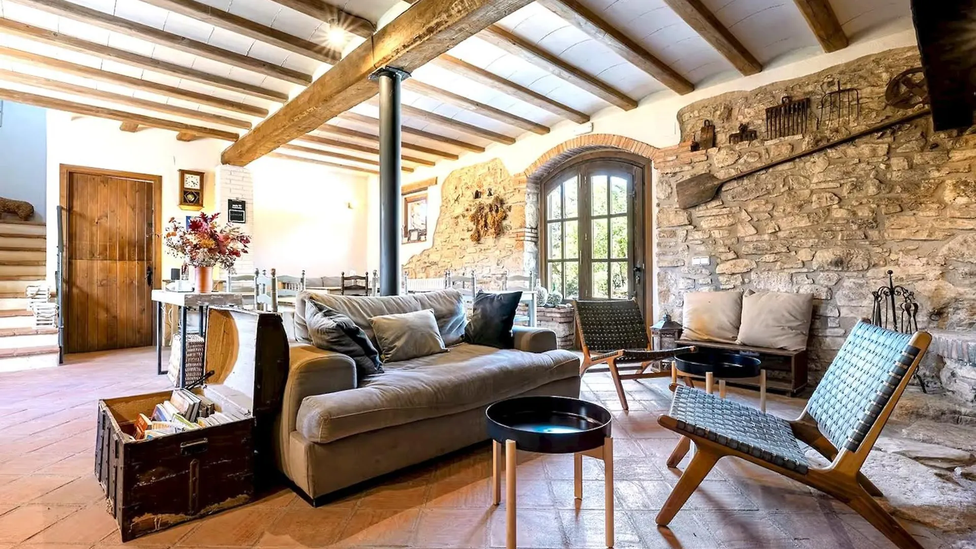 Casa vacanze Spacious House With Private Pool In Rojals, For 12 People