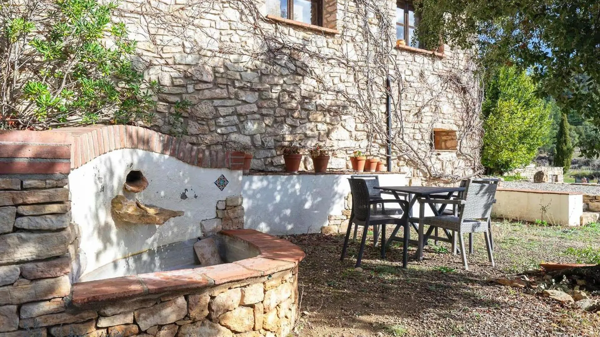 Spacious House With Private Pool In Rojals, For 12 People Spagna
