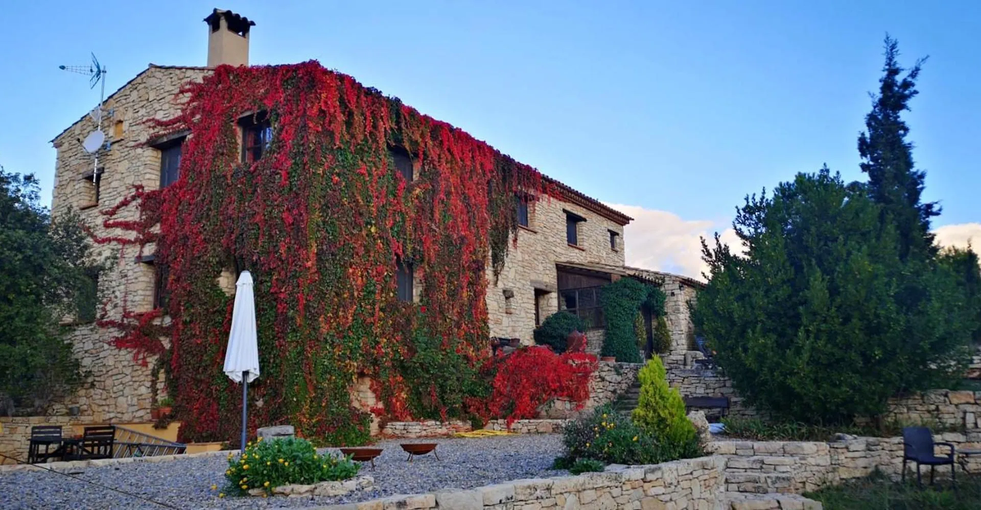 Casa vacanze Spacious House With Private Pool In Rojals, For 12 People